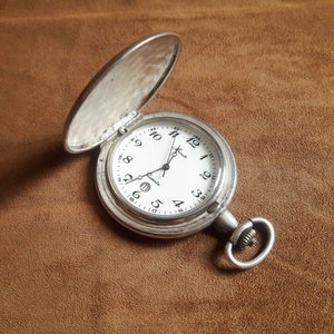RELÓGIO DE BOLSO MONTI FULL HUNTER — ELEGÂNCIA CRONOMÉTRICA SUÍÇA EM PRATA DE LEI (DÉCADA DE 1980)
