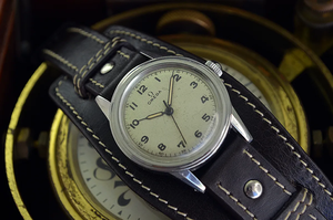 Omega Ref. 2300/2 WII (Segunda Guerra)