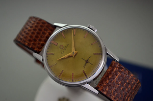 Omega em Aço  Gold Dial Patinado - Corda Manual Calibre 262 