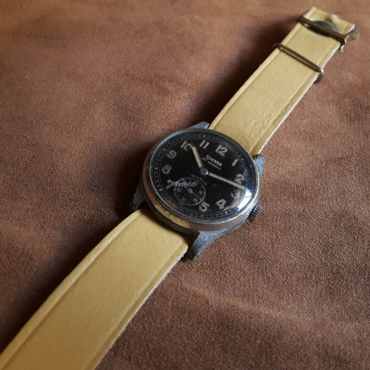 SILVANA MILITARY MILITARY BLACK DIAL — EDIÇÃO HISTÓRICA DA SEGUNDA GUERRA MUNDIAL (DÉCADA DE 1940)